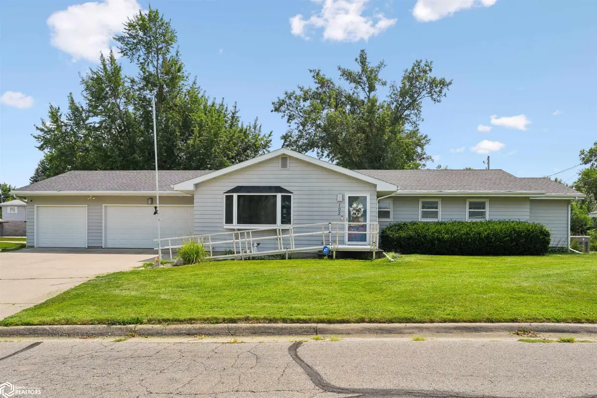 102 Columbus Drive, Marshalltown, IA 50158 - #1