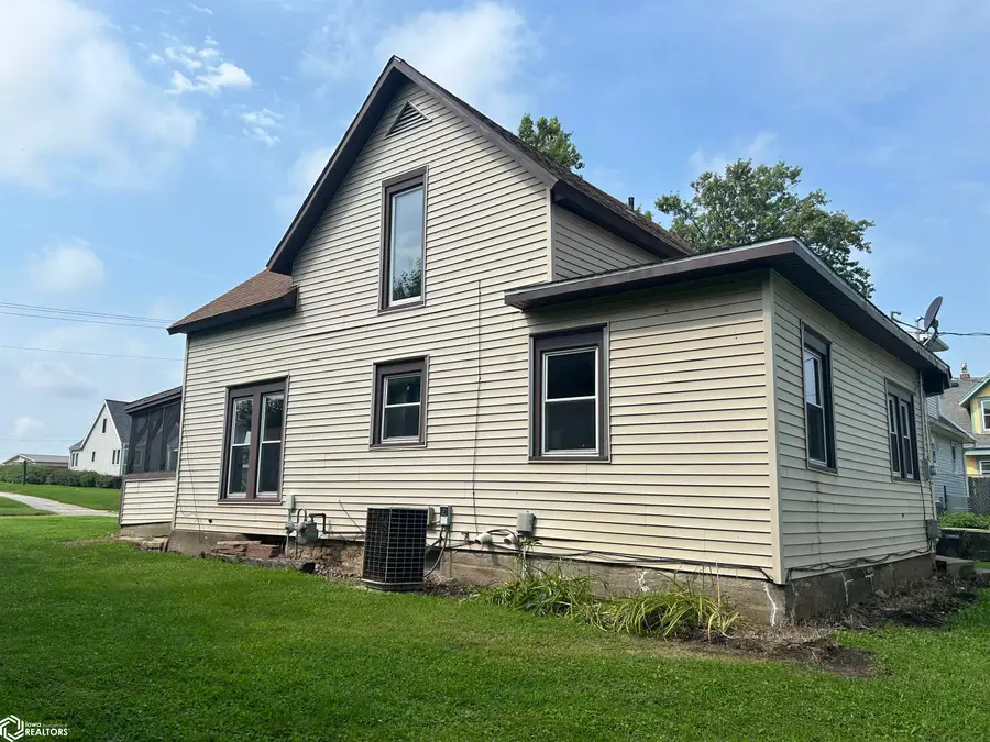 1703 Summit Street, Marshalltown, IA 50158 - #2