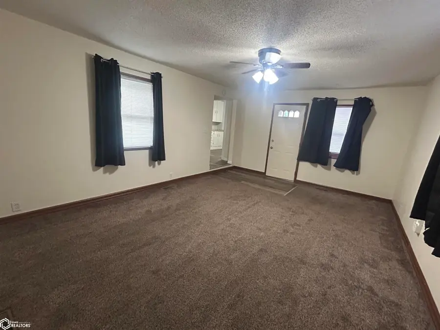 608 W Linn Street, Marshalltown, IA 50158 - #2