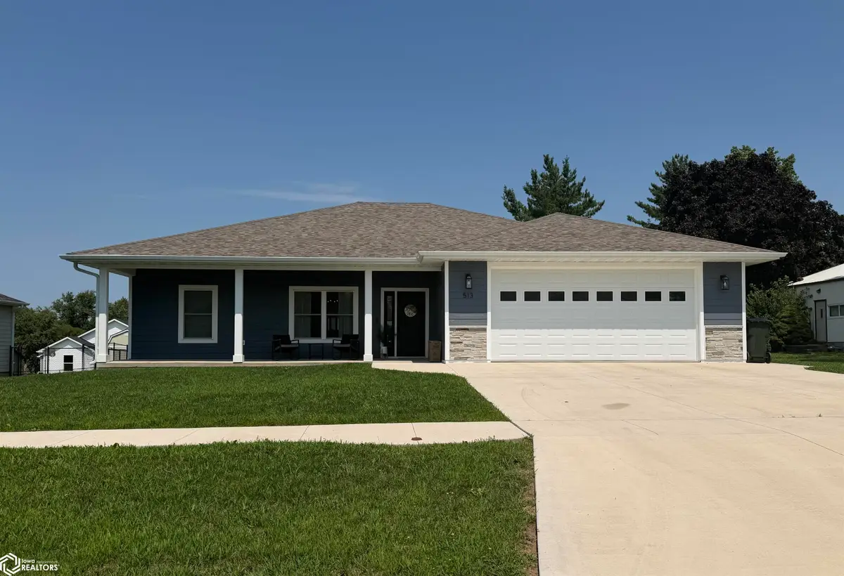 513 18th Ave E, Oskaloosa, IA 52577-4230 - #1