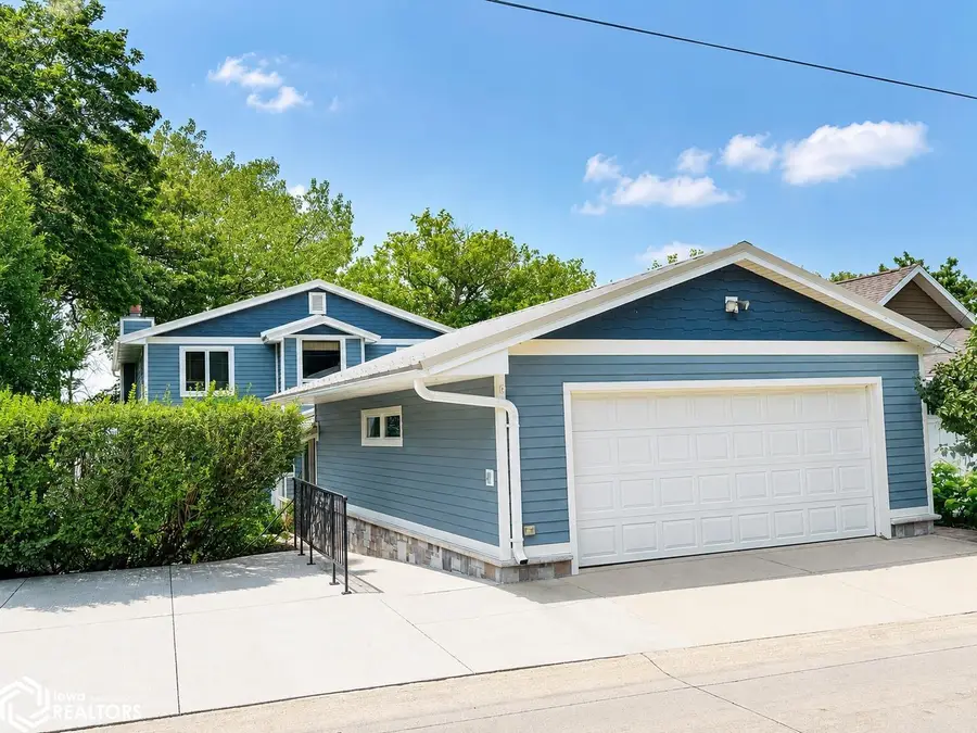 5494 Lakeview Drive, Clear Lake, IA 50428 - #2