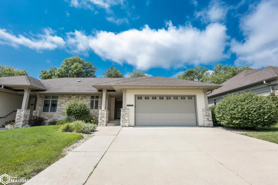 2200 Country Club Drive, Mason City, IA 50401 - #3
