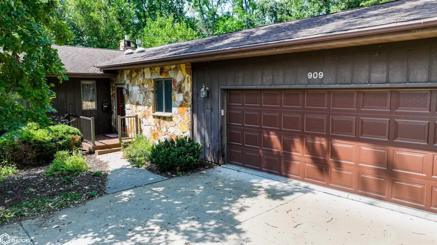 909 E Hempstead Avenue, Fairfield, IA 52556 - #2
