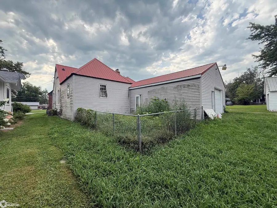 520 N Park Avenue, Centerville, IA 52544 - #3