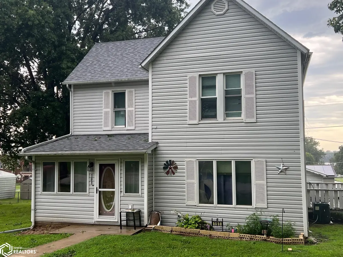 191 E 5th, Dallas City, IL 62330 - #1