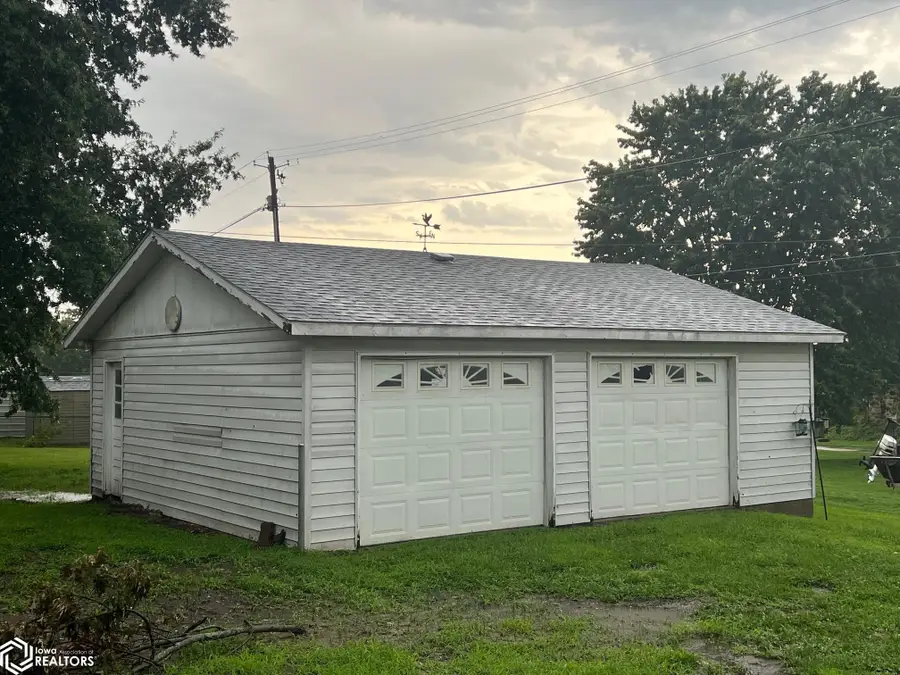 191 E 5th, Dallas City, IL 62330 - #3