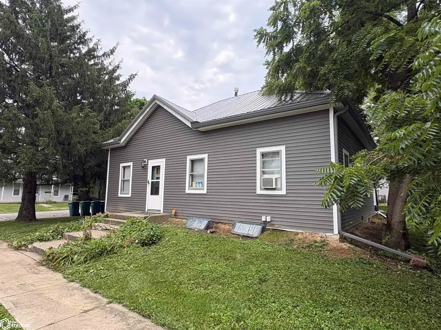 206 E Hempstead Avenue, Fairfield, IA 52556 - #3