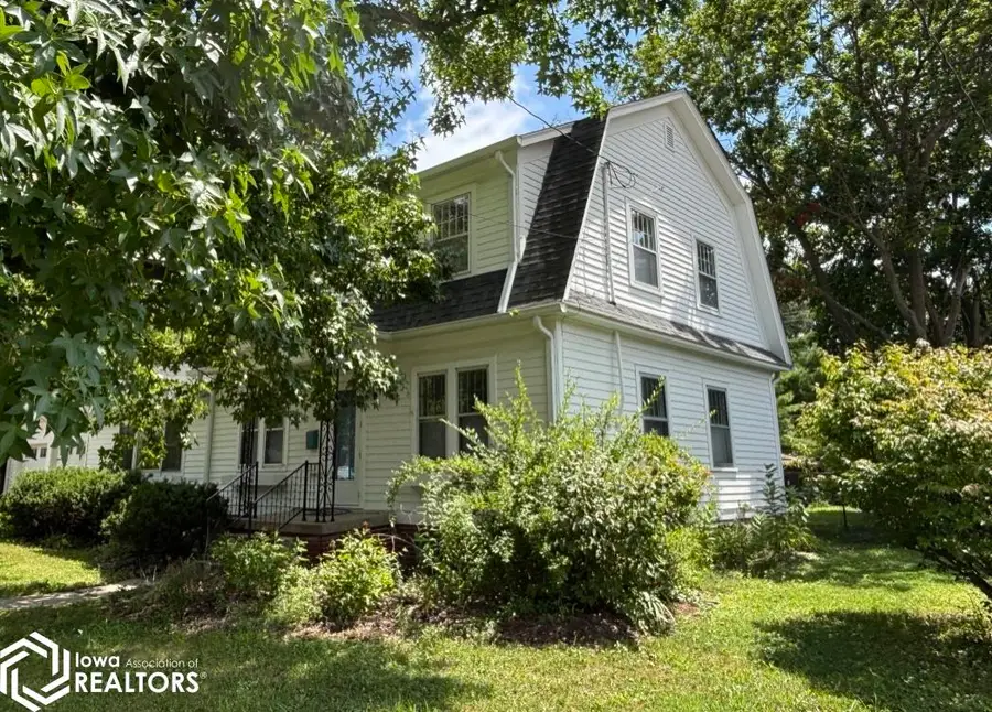 110 Iowa Avenue, Fairfield, IA 52556 - #3