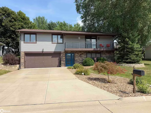 2216 Mcmullin Drive, Oskaloosa, IA 52577