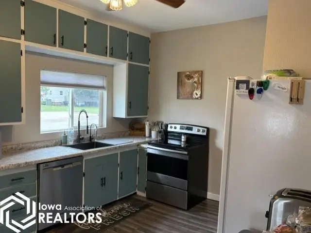 421 Sherman Street, Sheffield, IA 50475 - #2