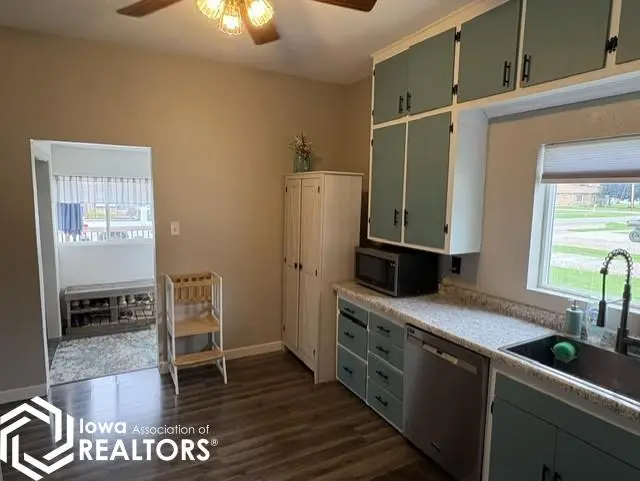 421 Sherman Street, Sheffield, IA 50475 - #3