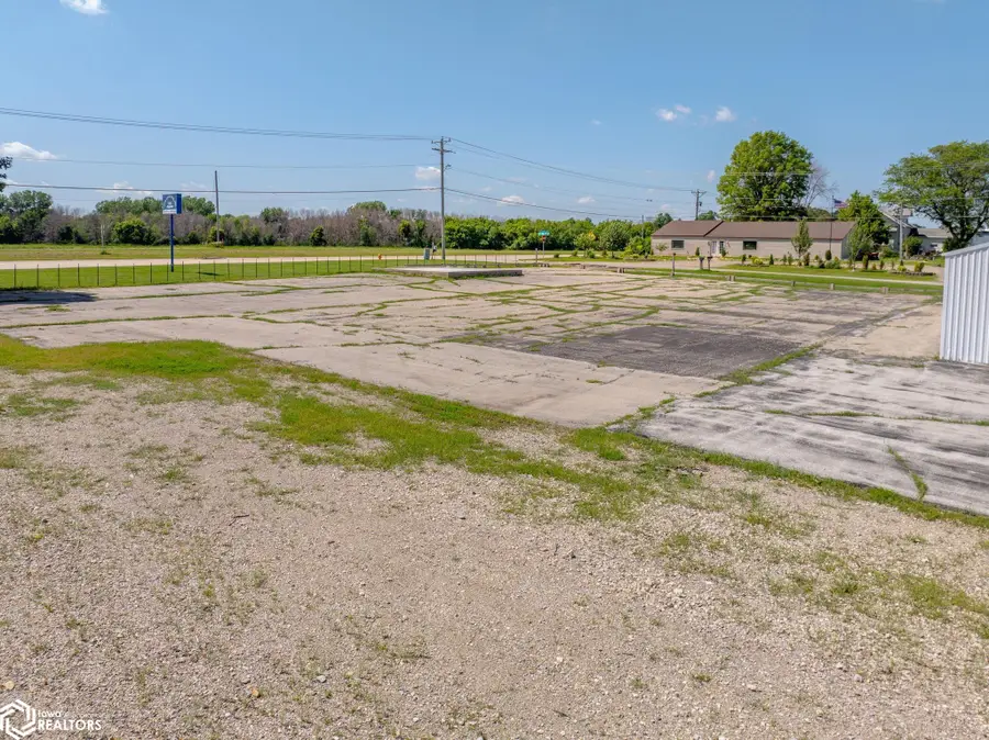 33rd Street, Mason City, IA 50401 - #2