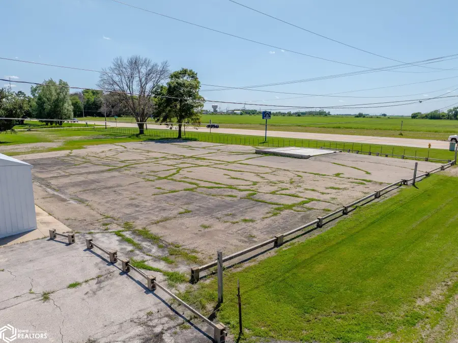 33rd Street, Mason City, IA 50401 - #3