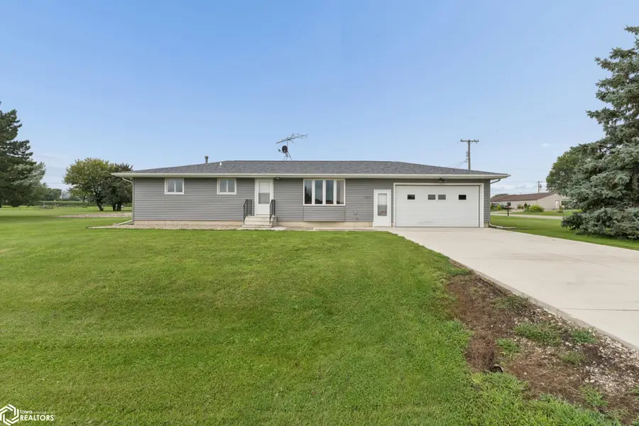 3310 Delaware Avenue, Mason City, IA 50401 - #2