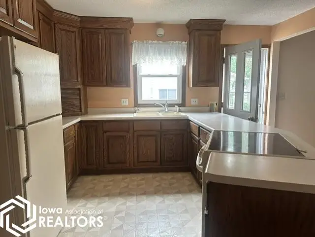 444 1st Street Sw, Britt, IA 50423 - #2