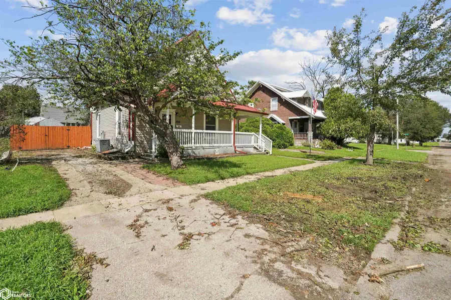 205 E Wilson Street, New London, IA 52645 - #2