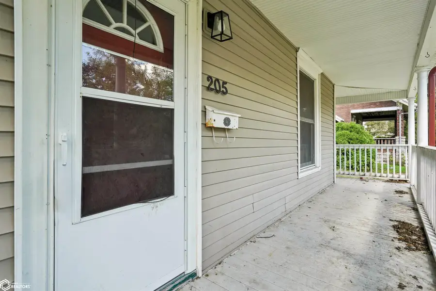 205 E Wilson Street, New London, IA 52645 - #3