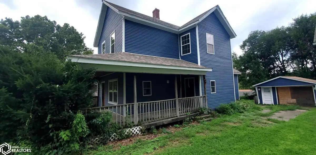 722 10th Avenue S, Clinton, IA 52732 - #1