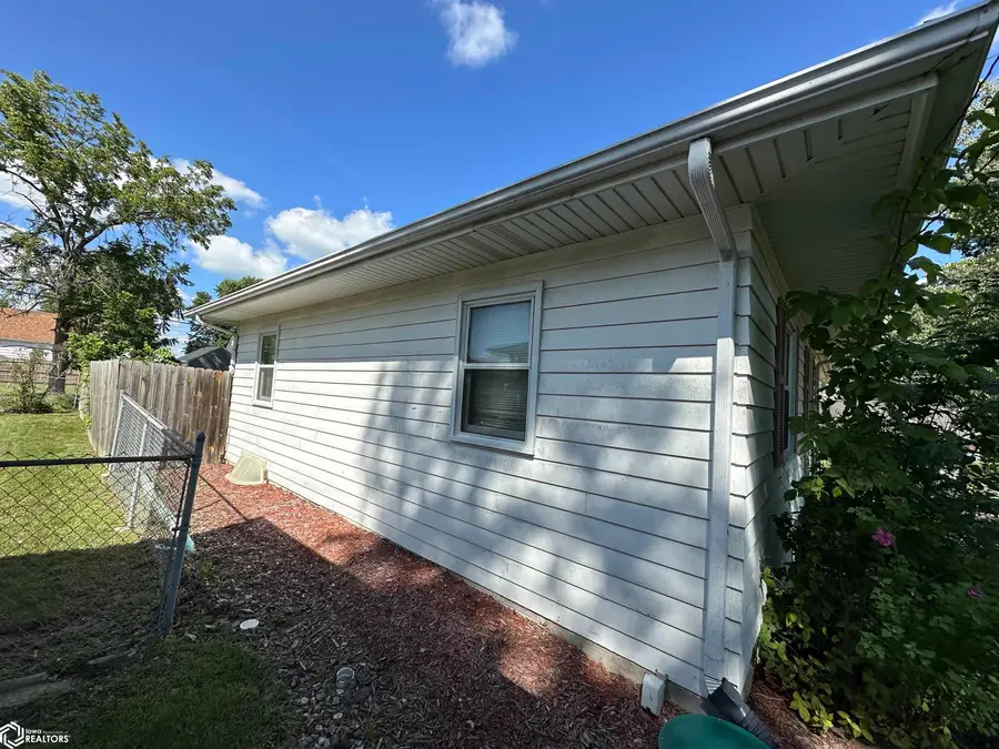 421 E Manning Avenue, Ottumwa, IA 52501-1333 - #3