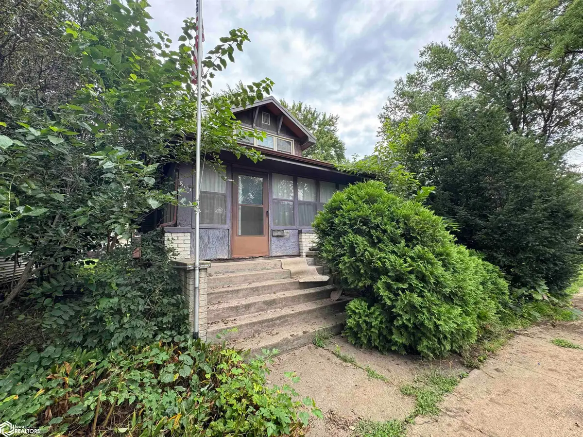 805 W Adams Street, Creston, IA 50801 - #1