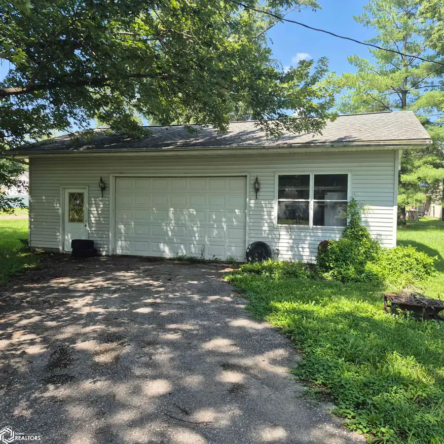 303 E Walnut, Eldon, IA 52554 - #2
