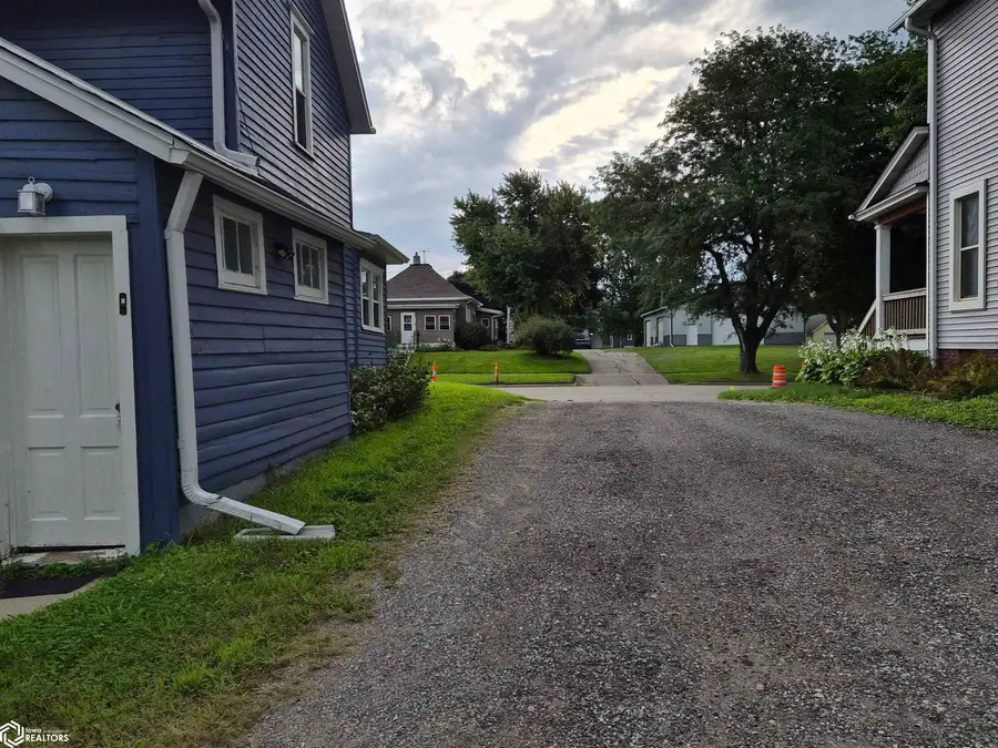 427 West Street, Grinnell, IA 50112 - #3