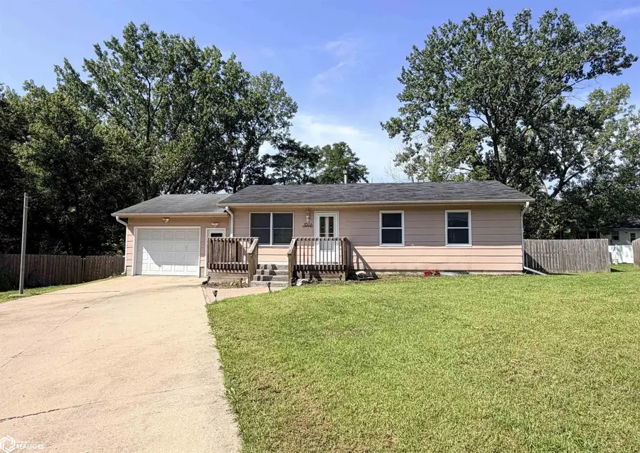 1604 Southview Circle, Fairfield, IA 52556 - #2