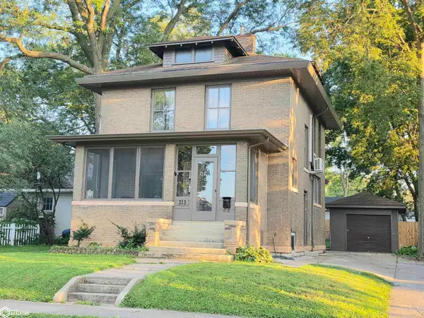 213 10th St Nw, Mason City, IA 50401