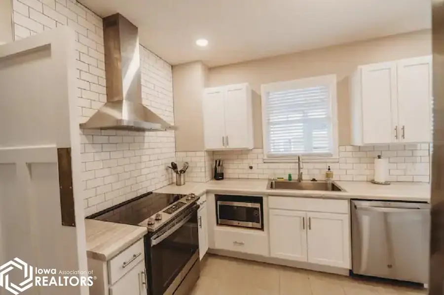 801 N 5th Street, Burlington, IA 52601 - #2