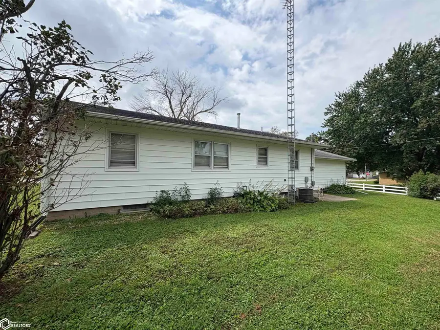 1504 9th Avenue, Eldora, IA 50627 - #2