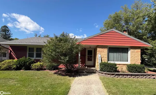 821 2nd Ave Ne, Clarion, IA 50525