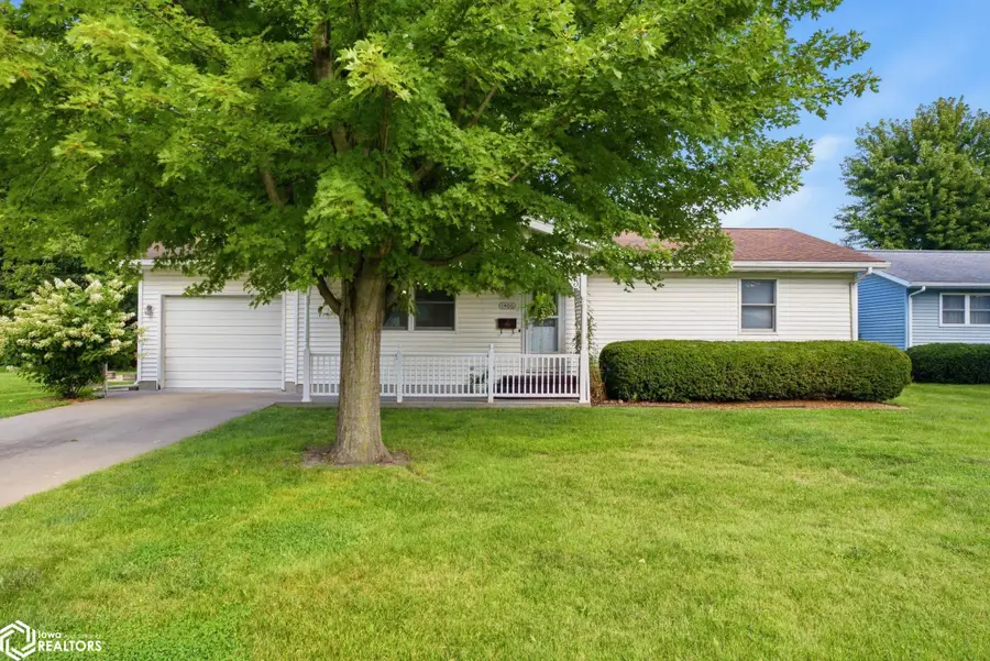 1406 N 2nd Avenue, Washington, IA 52353 - #2