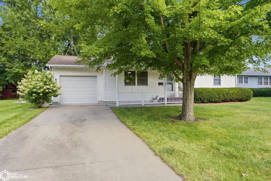 1406 N 2nd Avenue, Washington, IA 52353 - #3