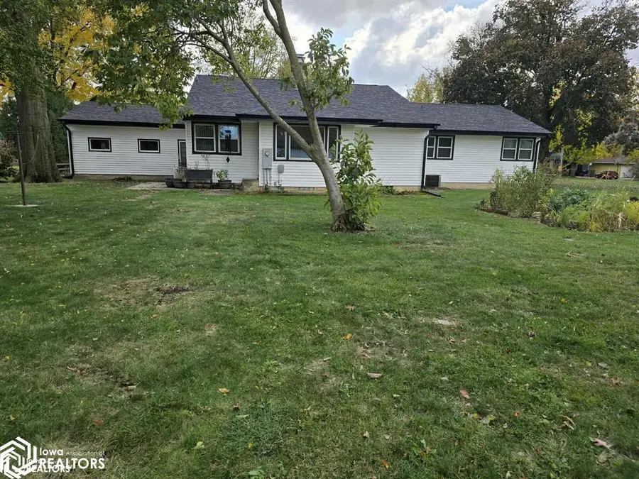 1003 SW 1st Street, Eagle Grove, IA 50533 - #2