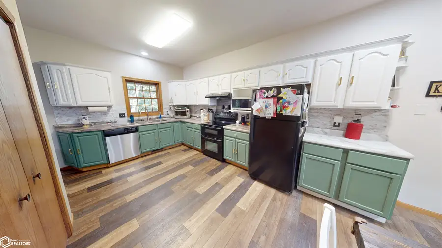 1608 Woodside Circle, Fairfield, IA 52556 - #2