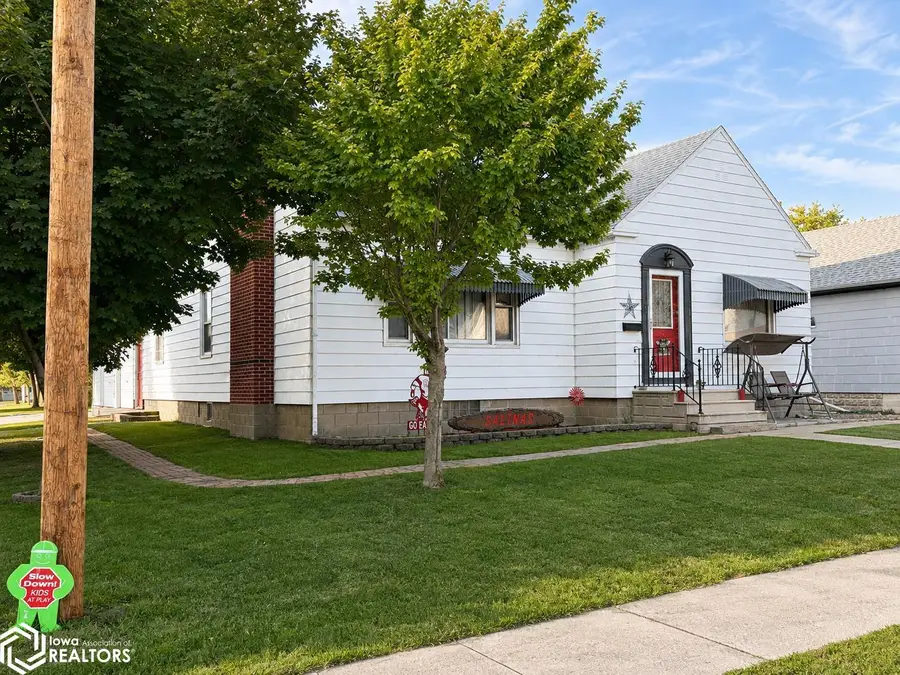 126 W 2nd Street, Kanawha, IA 50447 - #2
