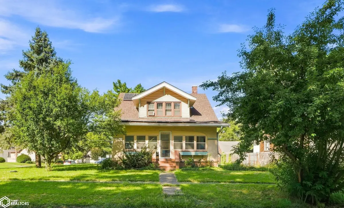 1305 N 7th Street, Burlington, IA 52601 - #1