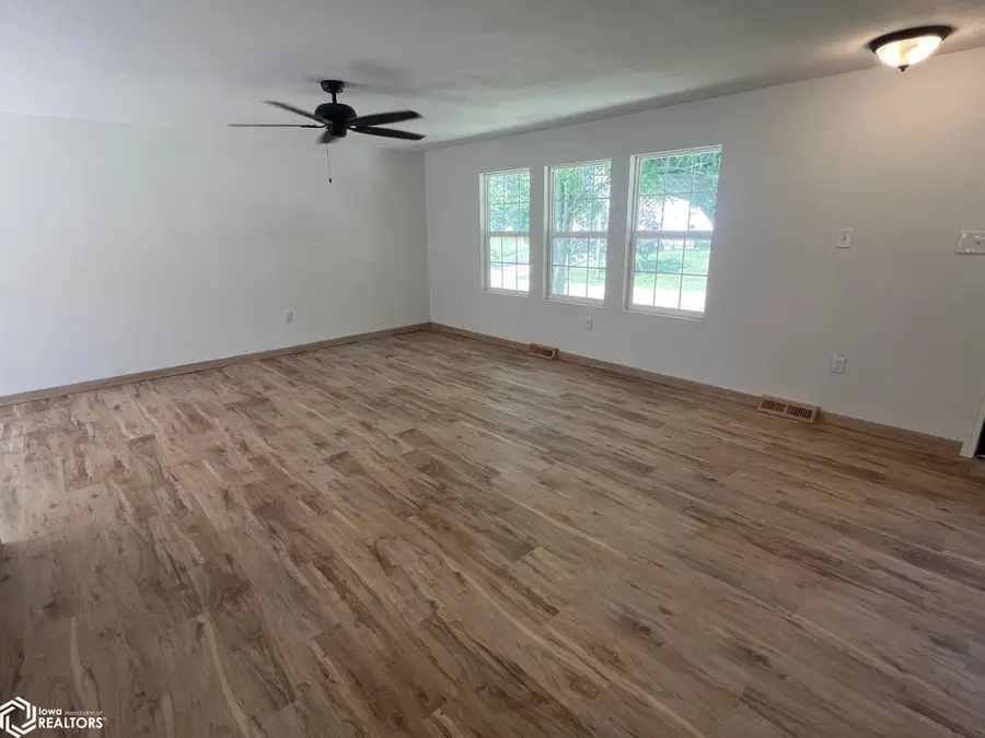 302 S 9th St, Oquawka, IL 61469 - #3