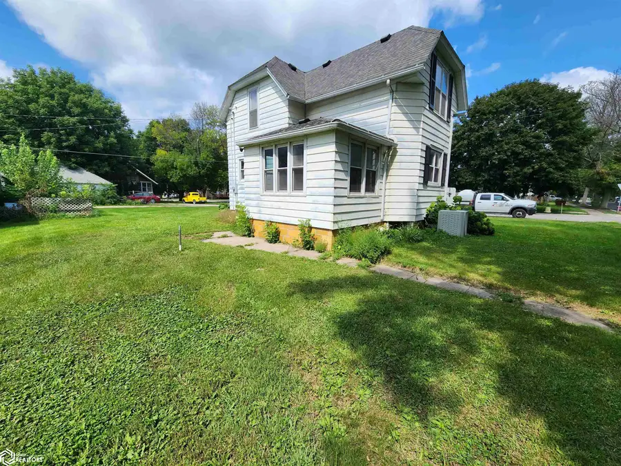302 2nd Avenue Nw, Buffalo Center, IA 50424 - #3