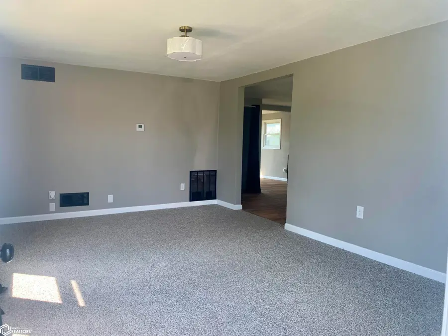 2115 Racine Avenue, Burlington, IA 52601 - #2