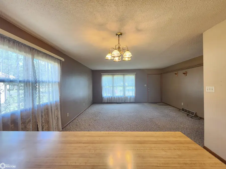 408 26th Street Sw, Mason City, IA 50401 - #2