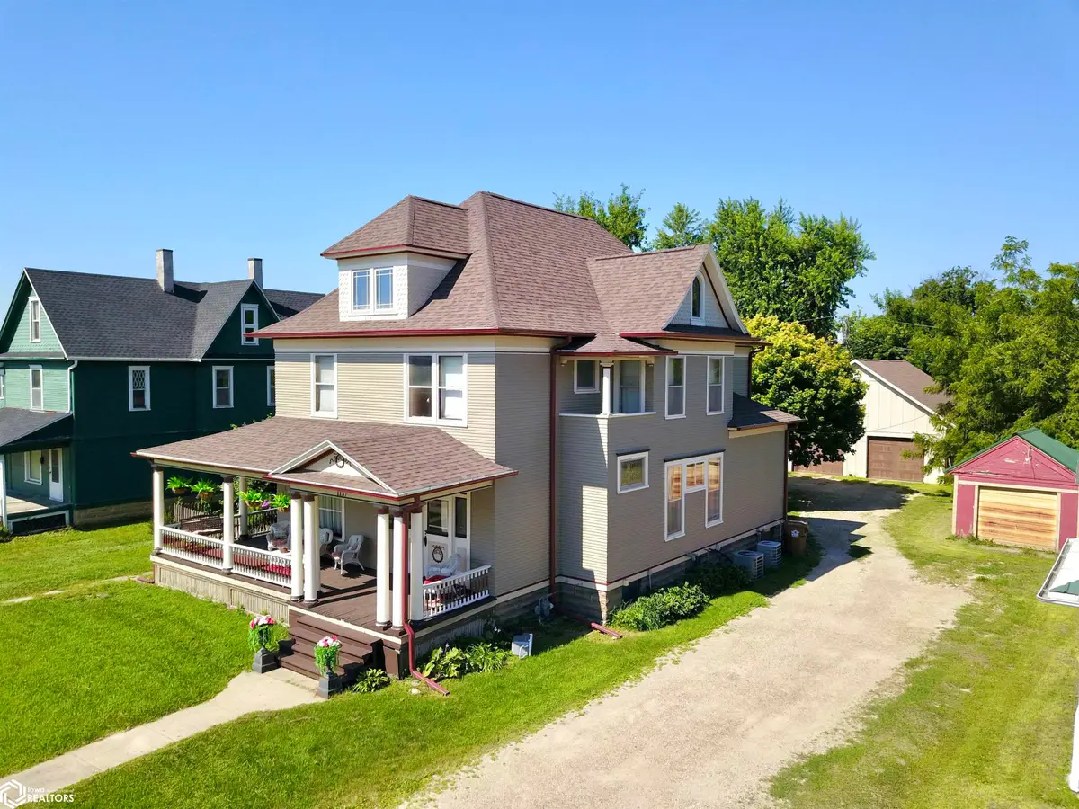 1137 West Street, Grinnell, IA 50112 - #1