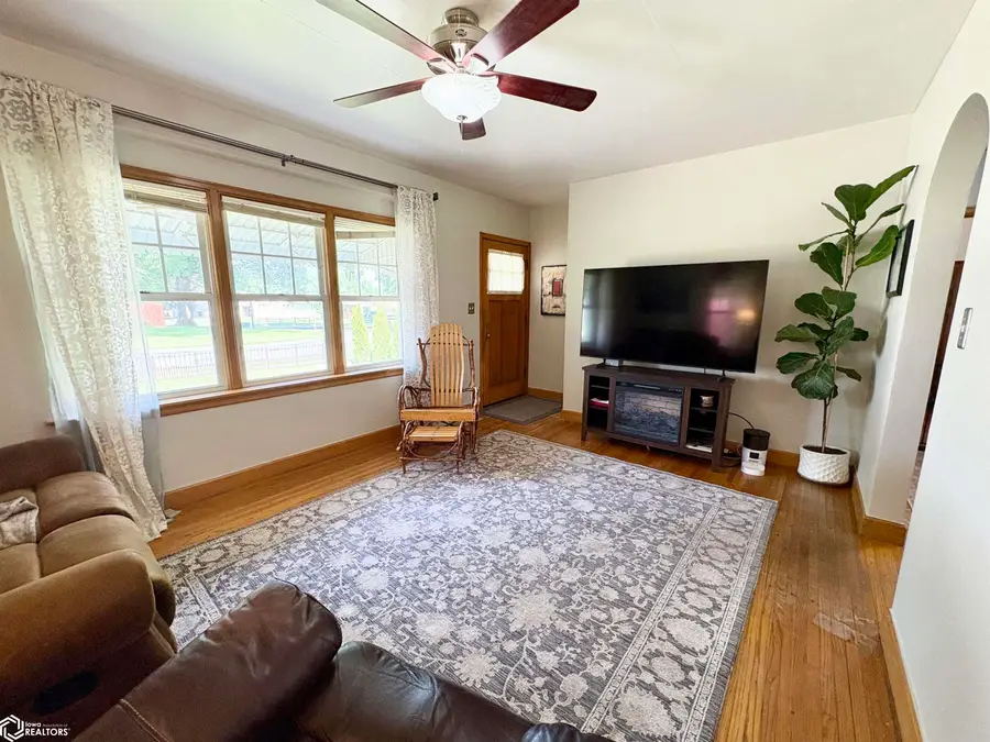 2301 Burlington Avenue, Burlington, IA 52601 - #3