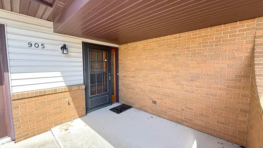 905 Briarcliff Circle, Mason City, IA 50401 - #2