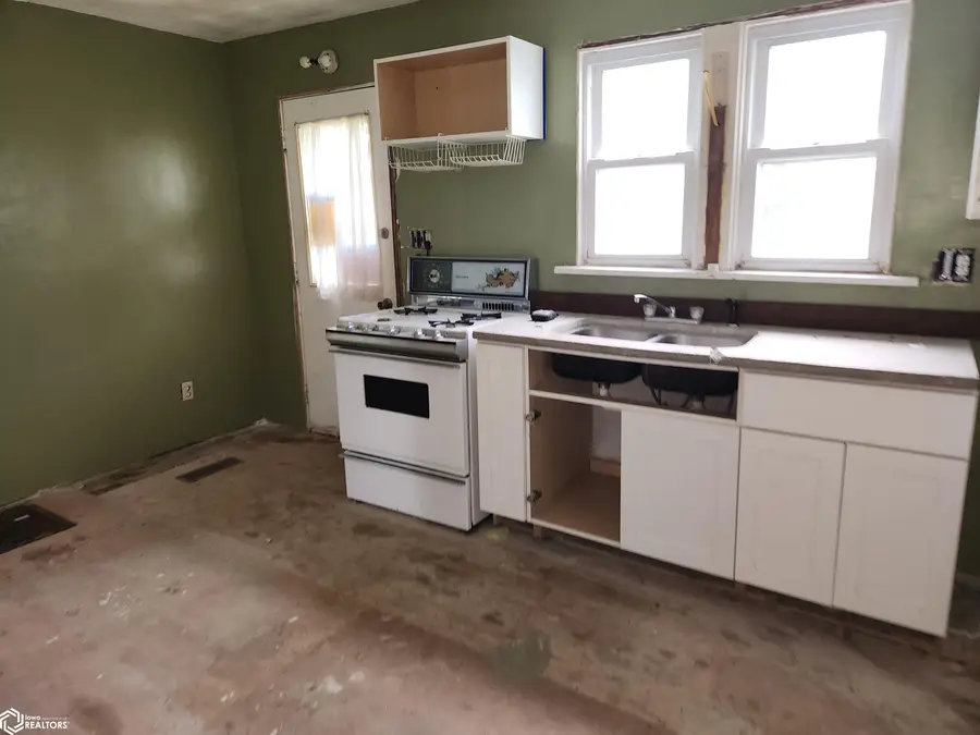 205 E State Street, Toledo, IA 52342 - #3