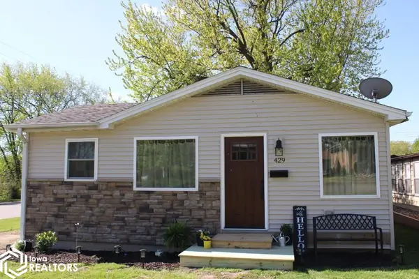429 E Glasgow Street, West Burlington, IA 52655