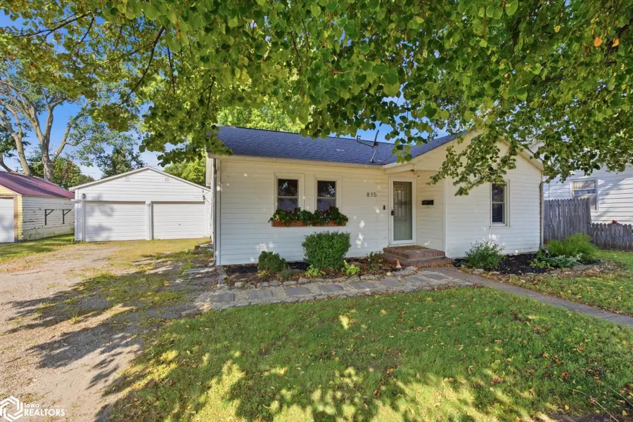 815 N 8th Avenue, Washington, IA 52353 - #2