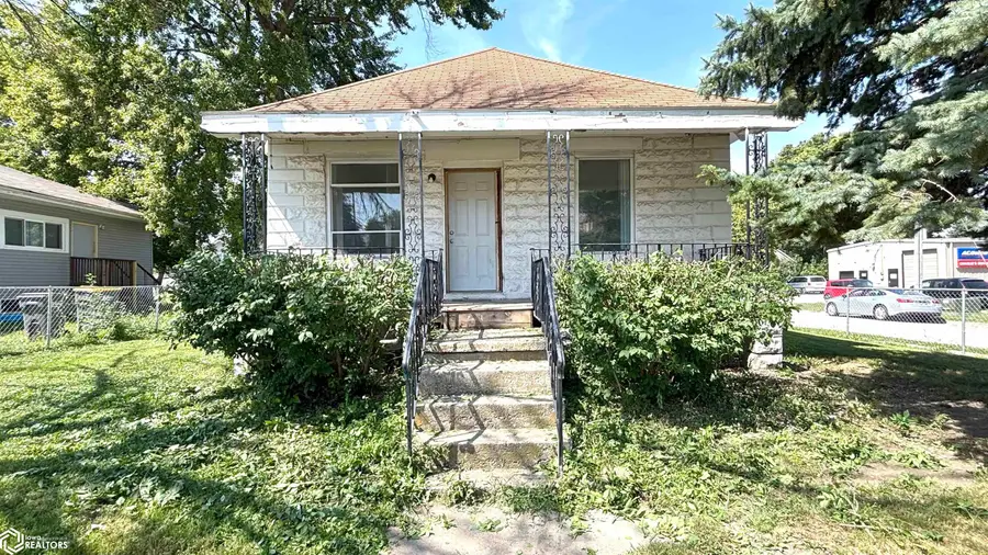 1102 S Federal Avenue, Mason City, IA 50401 - #2