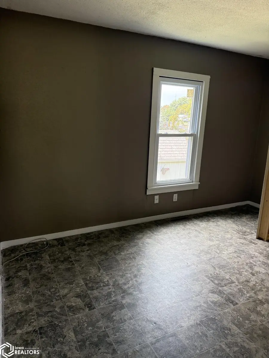 404 S Howard Street, Bloomfield, IA 52537 - #2