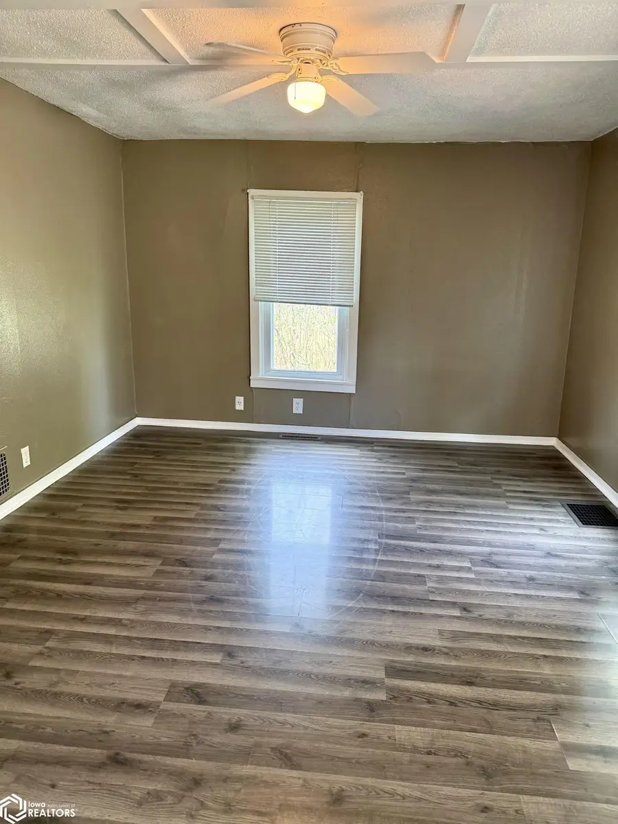 404 S Howard Street, Bloomfield, IA 52537 - #3
